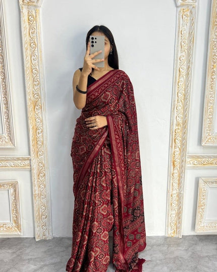 Mal Cotton Printed Saree with Contrast Border Lightweight Daily Wear Saree - Rosepetals Luxe