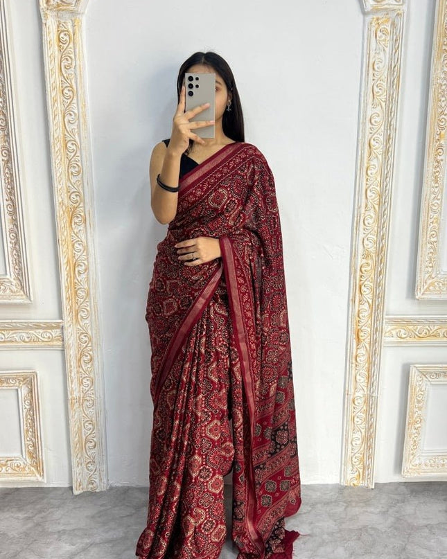 Mal Cotton Printed Saree with Contrast Border Lightweight Daily Wear Saree - Rosepetals Luxe