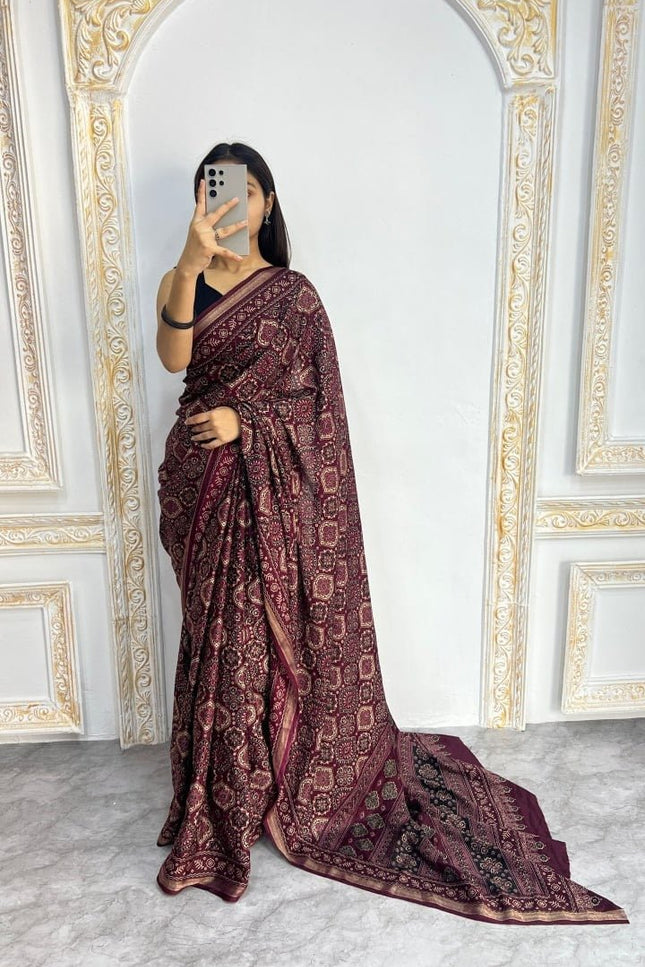 Mal Cotton Printed Saree with Contrast Border Lightweight Daily Wear Saree - Rosepetals Luxe