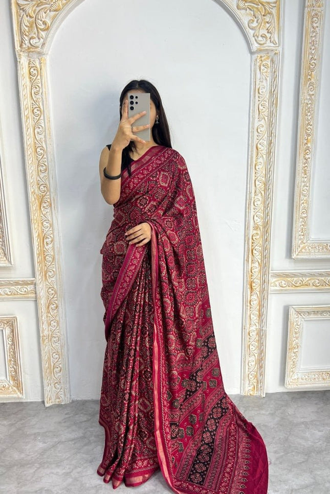 Mal Cotton Printed Saree with Contrast Border Lightweight Daily Wear Saree - Rosepetals Luxe