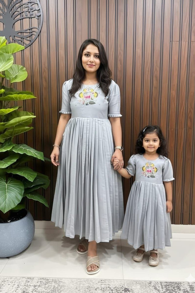 Mom & Daughter Beautiful Matching Combo Gown Set - Rosepetals Luxe