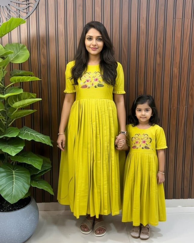 Mom & Daughter Beautiful Matching Combo Gown Set - Rosepetals Luxe